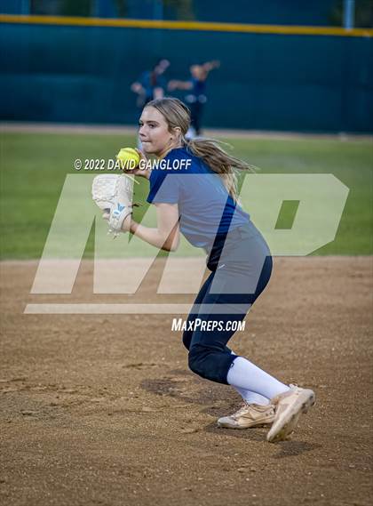 Thumbnail 2 in San Juan Hills vs Santa Margarita (Scrimmage) photogallery.