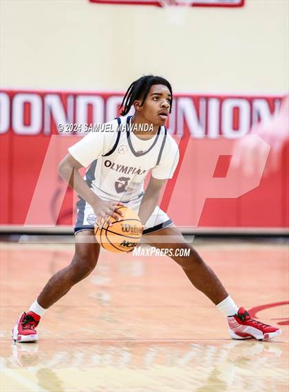 Thumbnail 2 in Leuzinger vs Cathedral Catholic (Take Flight Challenge) photogallery.