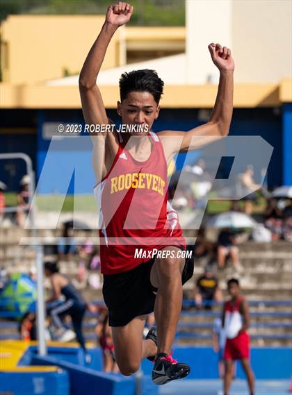 Thumbnail 3 in Kalani Invitational photogallery.