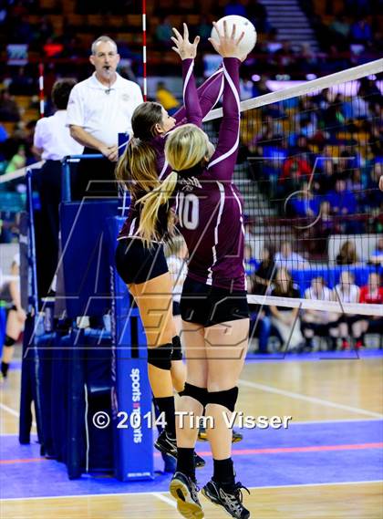 Thumbnail 1 in Idalia vs. McClave (CHSAA 1A Playoff) photogallery.