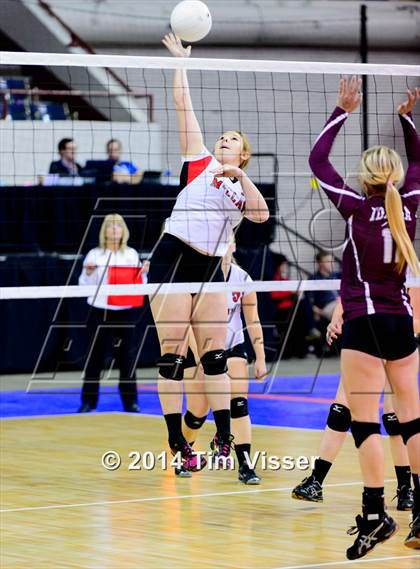 Thumbnail 1 in Idalia vs. McClave (CHSAA 1A Playoff) photogallery.