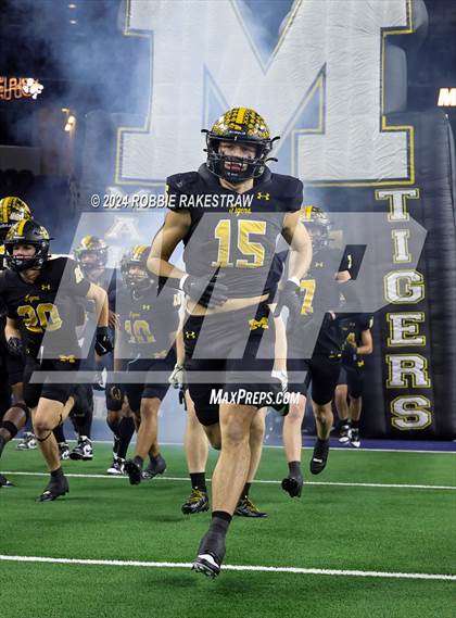 Thumbnail 2 in Columbus @ Malakoff (UIL 3A Division I Football Final) photogallery.