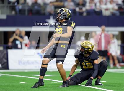 Thumbnail 3 in Columbus @ Malakoff (UIL 3A Division I Football Final) photogallery.