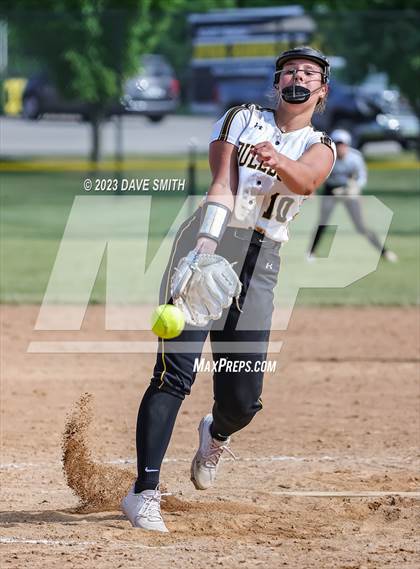 Thumbnail 3 in Central Lee vs Bettendorf (Rick Doran Classic) photogallery.