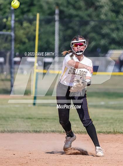 Thumbnail 3 in Central Lee vs Bettendorf (Rick Doran Classic) photogallery.