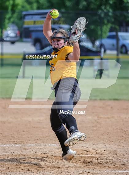 Thumbnail 2 in Central Lee vs Bettendorf (Rick Doran Classic) photogallery.