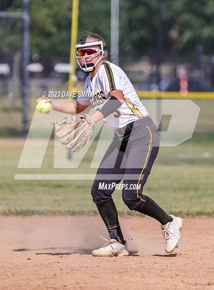 Thumbnail 2 in Central Lee vs Bettendorf (Rick Doran Classic) photogallery.