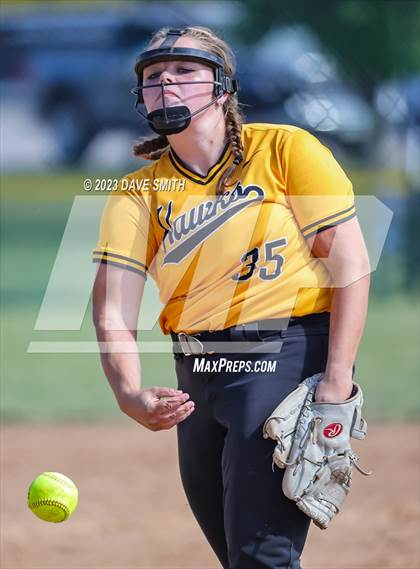 Thumbnail 3 in Central Lee vs Bettendorf (Rick Doran Classic) photogallery.