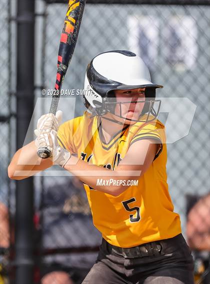 Thumbnail 2 in Central Lee vs Bettendorf (Rick Doran Classic) photogallery.