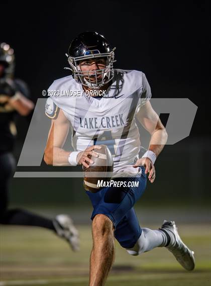 Thumbnail 2 in Lake Creek vs. Crockett (UIL Football 5A Division 2 Region III Area) photogallery.