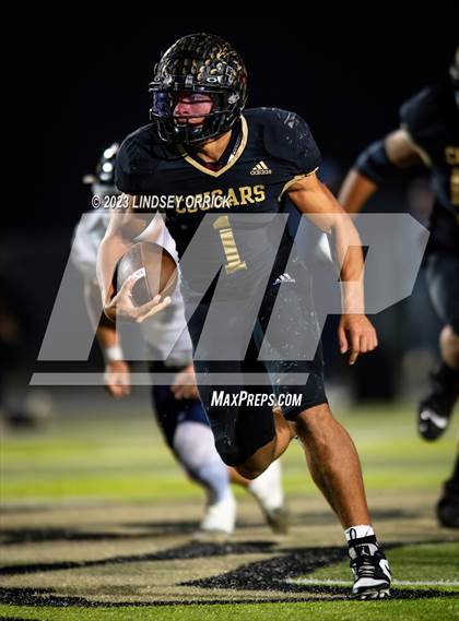 Thumbnail 3 in Lake Creek vs. Crockett (UIL Football 5A Division 2 Region III Area) photogallery.