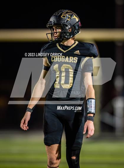 Thumbnail 3 in Lake Creek vs. Crockett (UIL Football 5A Division 2 Region III Area) photogallery.