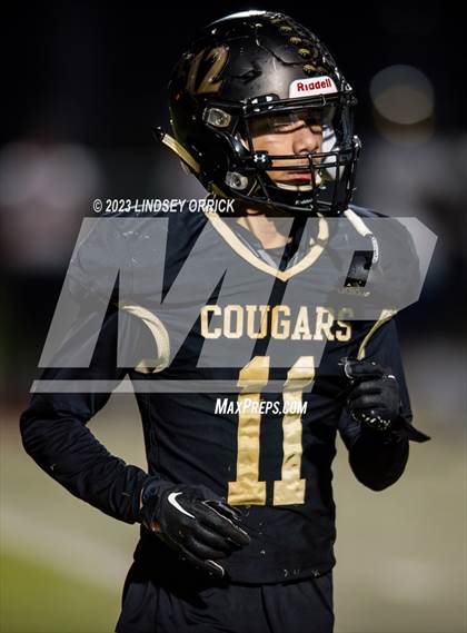 Thumbnail 3 in Lake Creek vs. Crockett (UIL Football 5A Division 2 Region III Area) photogallery.