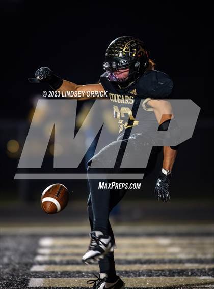 Thumbnail 3 in Lake Creek vs. Crockett (UIL Football 5A Division 2 Region III Area) photogallery.