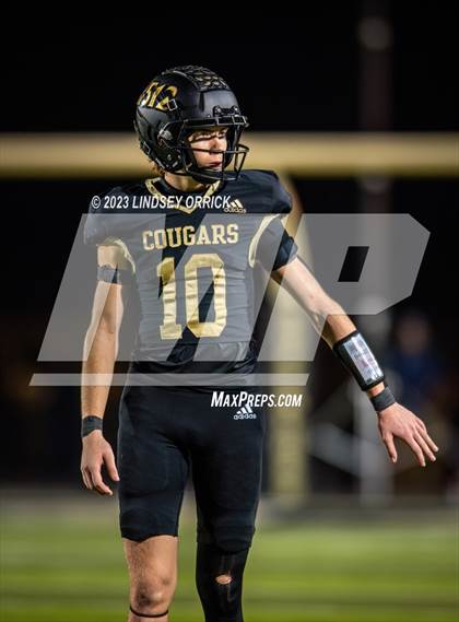Thumbnail 1 in Lake Creek vs. Crockett (UIL Football 5A Division 2 Region III Area) photogallery.