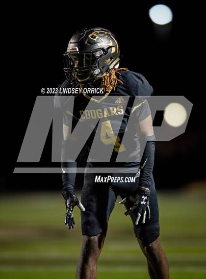 Thumbnail 1 in Lake Creek vs. Crockett (UIL Football 5A Division 2 Region III Area) photogallery.