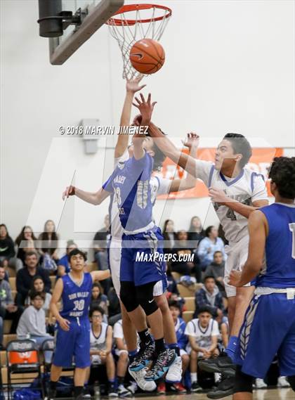 Thumbnail 3 in Sun Valley Magnet vs. Brea Olinda (CIF D5 Final) photogallery.