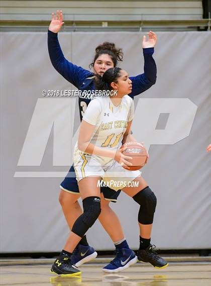 Thumbnail 2 in Alexander vs. East Central (UIL 6A Regional Semifinals) photogallery.