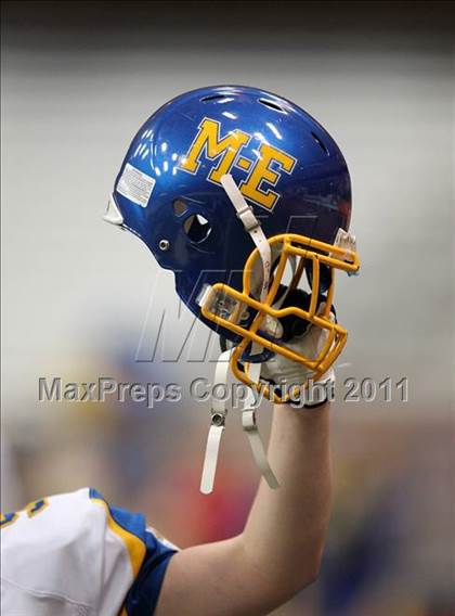 Thumbnail 1 in Maine-Endwell vs. Burnt Hills-Ballston Lake (NYSPHSAA Class A Final) photogallery.