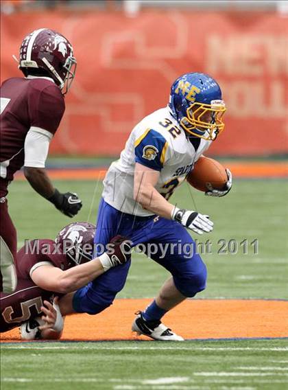 Thumbnail 3 in Maine-Endwell vs. Burnt Hills-Ballston Lake (NYSPHSAA Class A Final) photogallery.