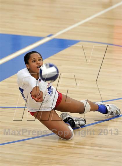 Thumbnail 1 in Los Alamitos vs. Mater Dei (CIF SS 1AA Final) photogallery.