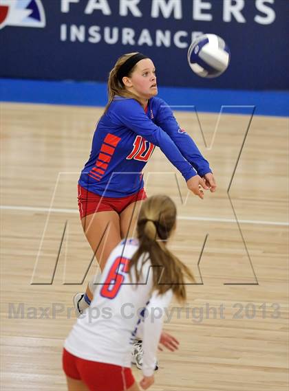Thumbnail 2 in Los Alamitos vs. Mater Dei (CIF SS 1AA Final) photogallery.