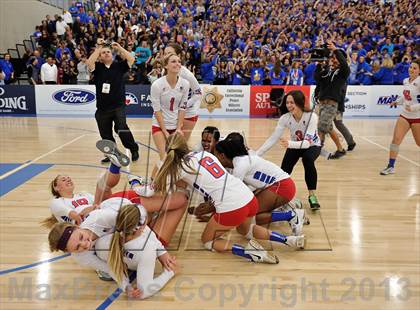Thumbnail 2 in Los Alamitos vs. Mater Dei (CIF SS 1AA Final) photogallery.