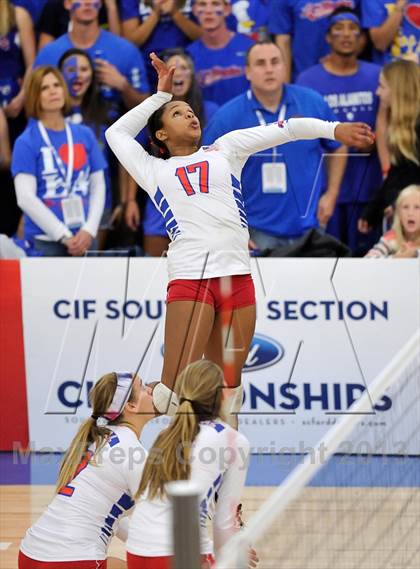 Thumbnail 2 in Los Alamitos vs. Mater Dei (CIF SS 1AA Final) photogallery.