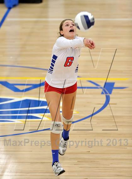 Thumbnail 1 in Los Alamitos vs. Mater Dei (CIF SS 1AA Final) photogallery.