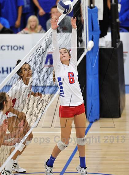 Thumbnail 2 in Los Alamitos vs. Mater Dei (CIF SS 1AA Final) photogallery.