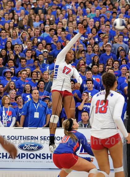 Thumbnail 1 in Los Alamitos vs. Mater Dei (CIF SS 1AA Final) photogallery.