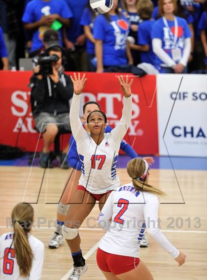 Thumbnail 2 in Los Alamitos vs. Mater Dei (CIF SS 1AA Final) photogallery.