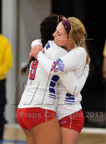 Thumbnail 1 in Los Alamitos vs. Mater Dei (CIF SS 1AA Final) photogallery.