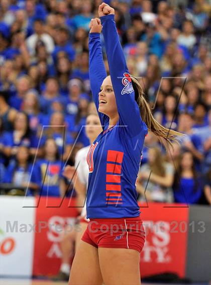 Thumbnail 3 in Los Alamitos vs. Mater Dei (CIF SS 1AA Final) photogallery.
