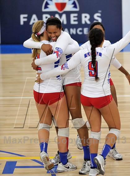 Thumbnail 2 in Los Alamitos vs. Mater Dei (CIF SS 1AA Final) photogallery.