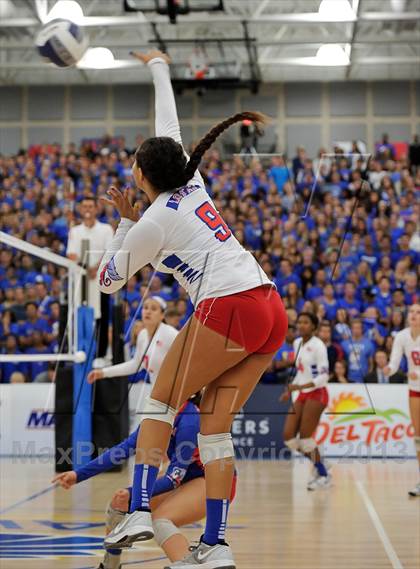 Thumbnail 3 in Los Alamitos vs. Mater Dei (CIF SS 1AA Final) photogallery.