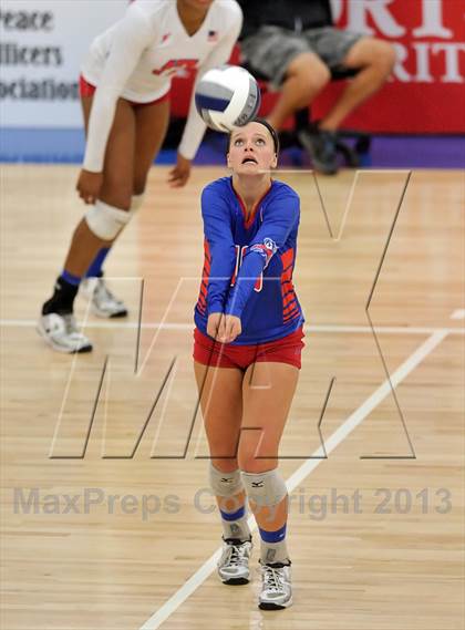 Thumbnail 3 in Los Alamitos vs. Mater Dei (CIF SS 1AA Final) photogallery.