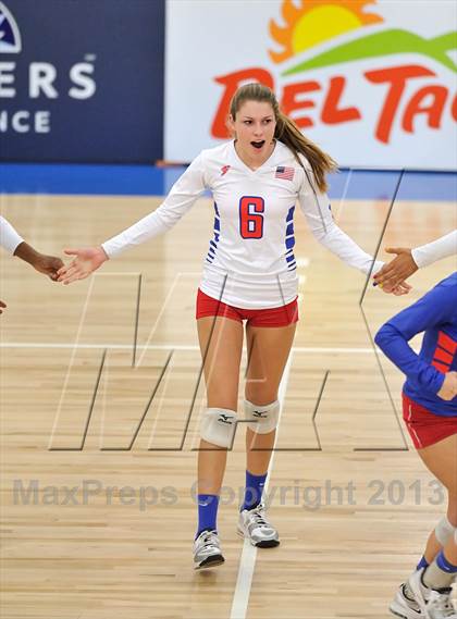 Thumbnail 1 in Los Alamitos vs. Mater Dei (CIF SS 1AA Final) photogallery.