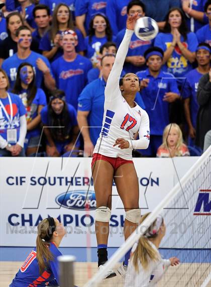 Thumbnail 1 in Los Alamitos vs. Mater Dei (CIF SS 1AA Final) photogallery.