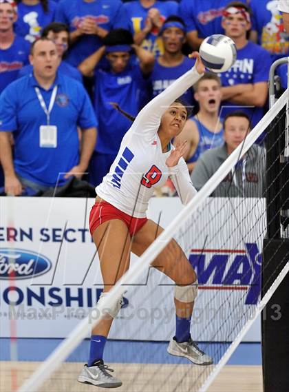 Thumbnail 2 in Los Alamitos vs. Mater Dei (CIF SS 1AA Final) photogallery.