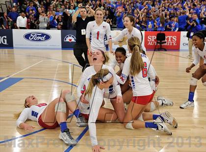 Thumbnail 1 in Los Alamitos vs. Mater Dei (CIF SS 1AA Final) photogallery.