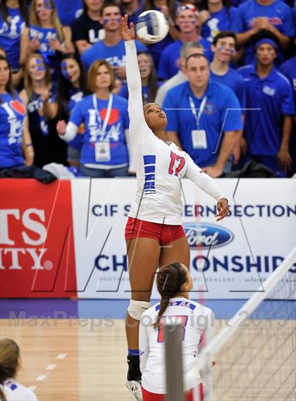 Thumbnail 1 in Los Alamitos vs. Mater Dei (CIF SS 1AA Final) photogallery.
