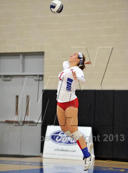 Thumbnail 2 in Los Alamitos vs. Mater Dei (CIF SS 1AA Final) photogallery.