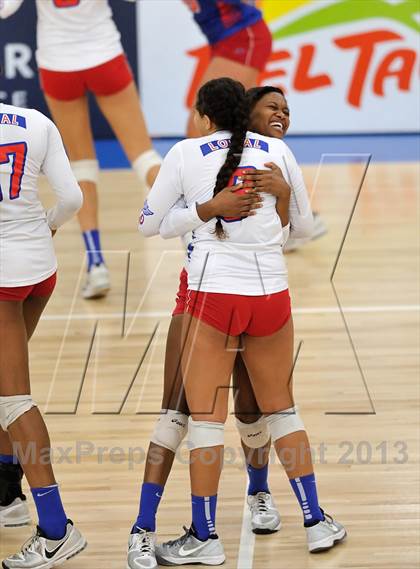 Thumbnail 2 in Los Alamitos vs. Mater Dei (CIF SS 1AA Final) photogallery.