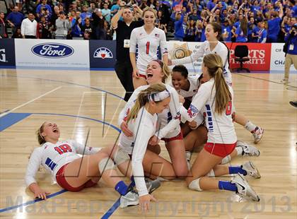 Thumbnail 3 in Los Alamitos vs. Mater Dei (CIF SS 1AA Final) photogallery.