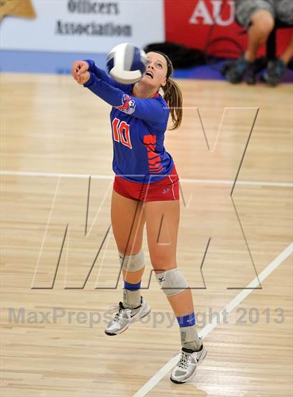 Thumbnail 3 in Los Alamitos vs. Mater Dei (CIF SS 1AA Final) photogallery.