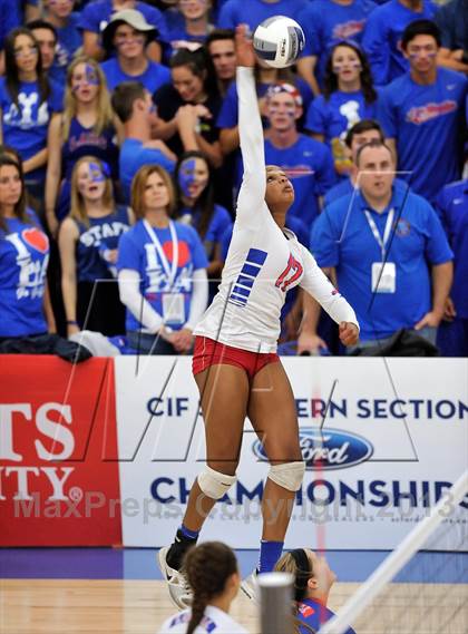 Thumbnail 2 in Los Alamitos vs. Mater Dei (CIF SS 1AA Final) photogallery.