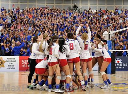 Thumbnail 2 in Los Alamitos vs. Mater Dei (CIF SS 1AA Final) photogallery.