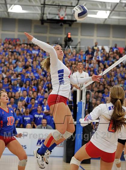 Thumbnail 2 in Los Alamitos vs. Mater Dei (CIF SS 1AA Final) photogallery.