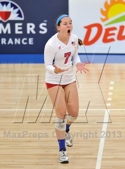 Thumbnail 2 in Los Alamitos vs. Mater Dei (CIF SS 1AA Final) photogallery.